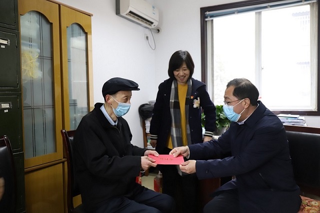 集團黨委委員、職工董事、工會主席武勇 一行到華西安裝公司走訪慰問