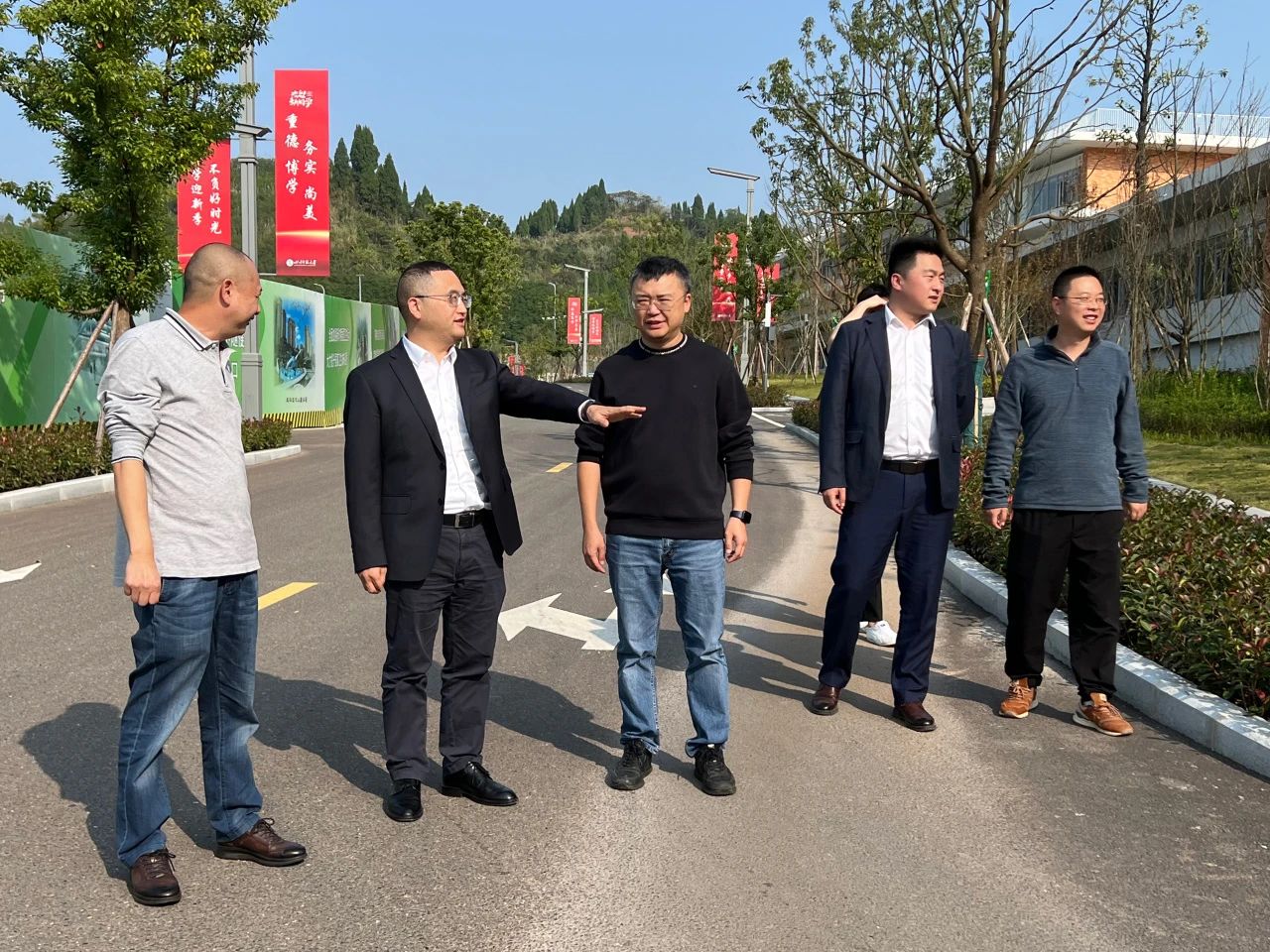 公司黨委書記、執(zhí)行董事朱軍一行到川師遂寧校區(qū)項(xiàng)目開展“奮戰(zhàn)四個(gè)月”專項(xiàng)督導(dǎo)