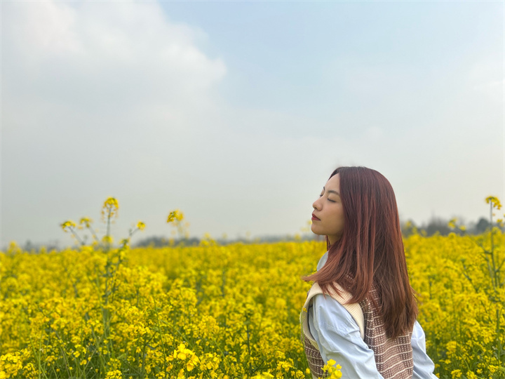 個(gè)人三等獎(jiǎng)  何夢璇  面朝花海，春暖花開.jpg